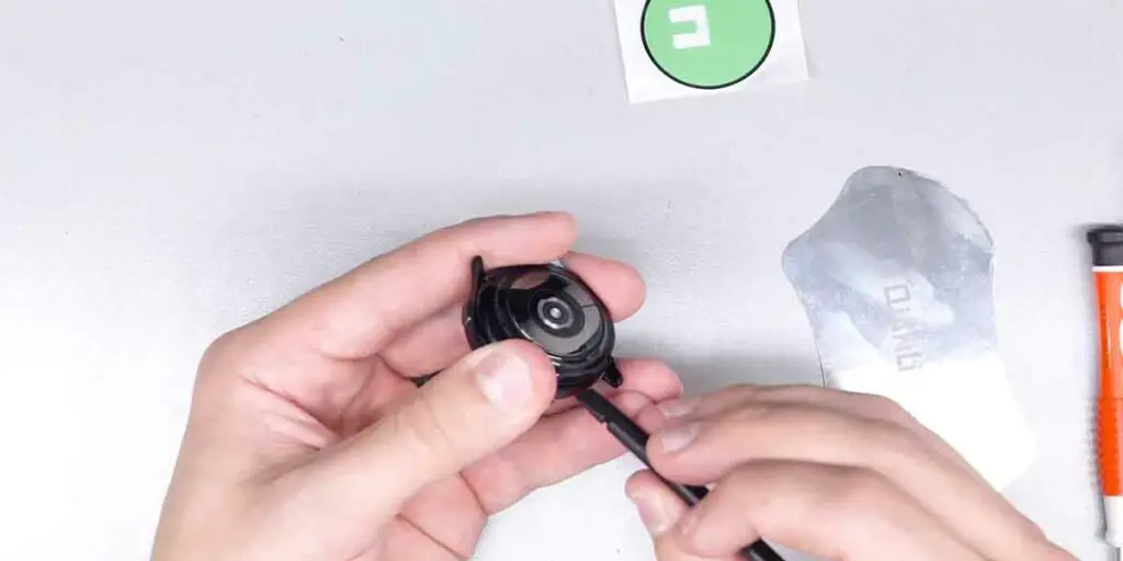 How to Replace Galaxy Watch Active 2 Screen (Guide)