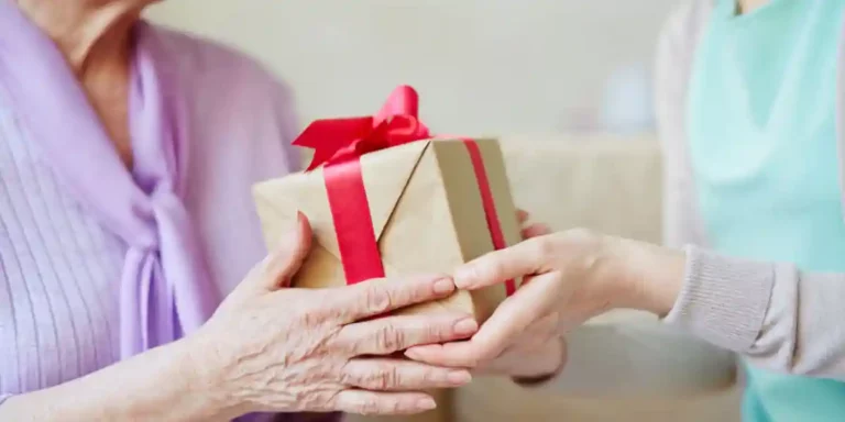 Reasons to Gift A Smartwatch to Your Aged Parents