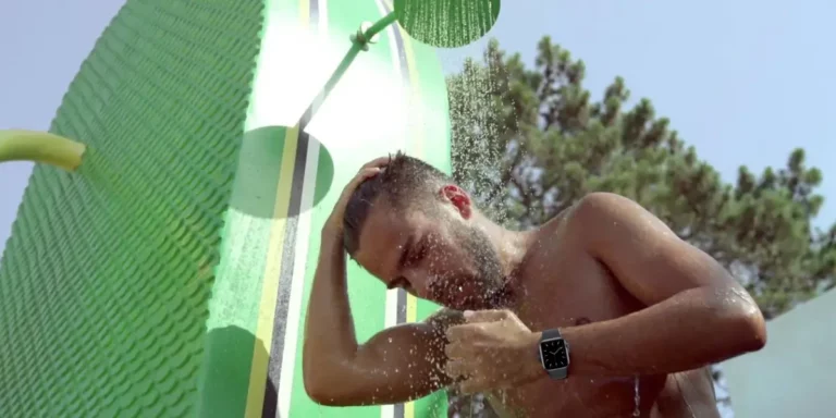 Can I Shower With My Apple Watch? Here’s the Truth